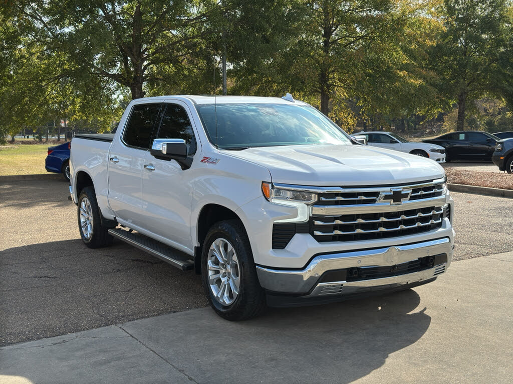 2023 Chevrolet Silverado 1500 LTZ Crew Cab 4WD