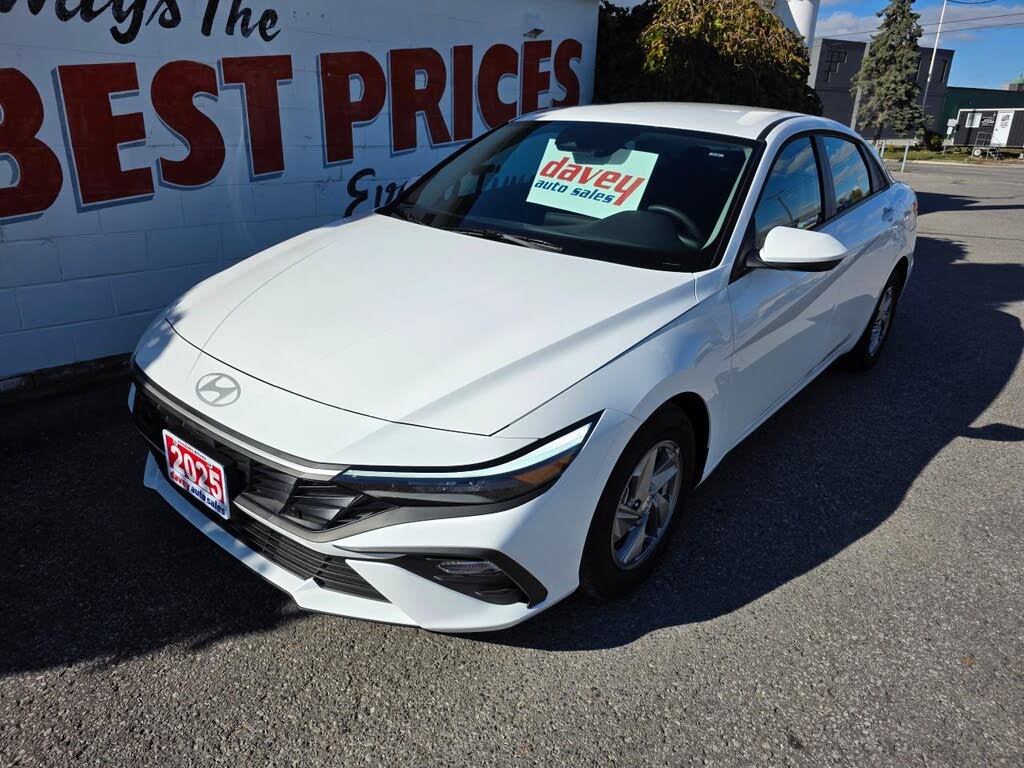 2025 Hyundai Elantra Essential FWD