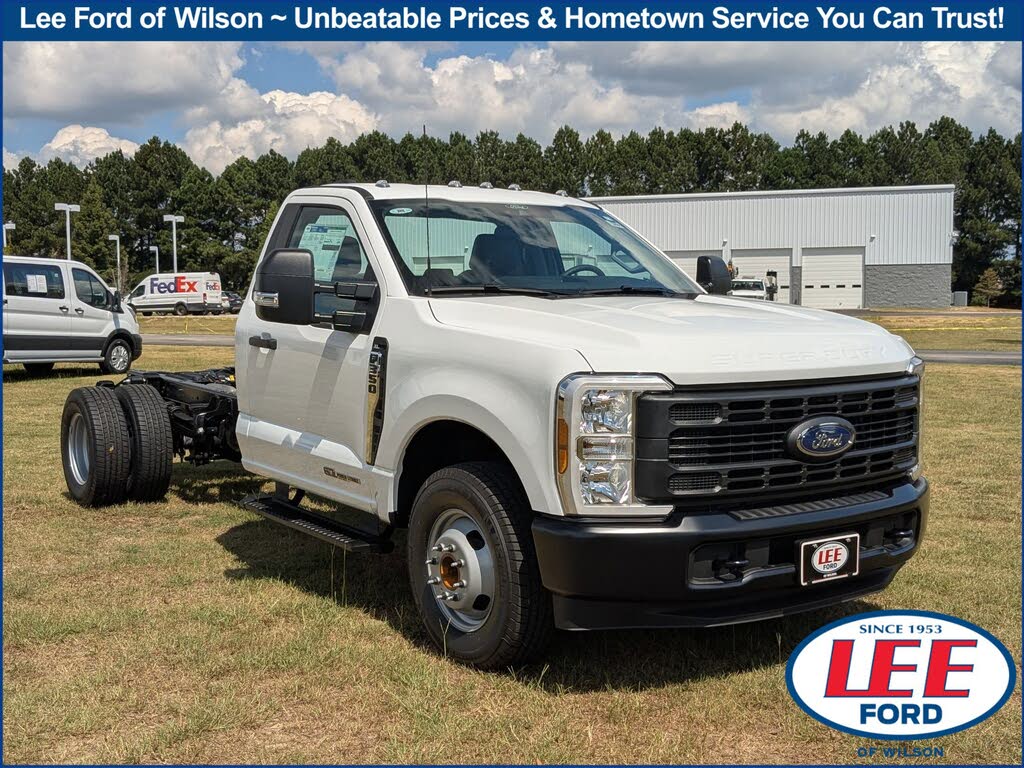2026 Ford F-350 Super Duty Chassis XL Regular Cab DRW RWD