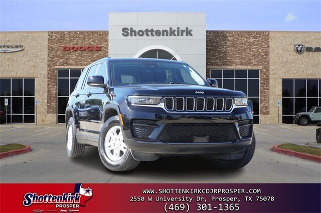 2023 Jeep Grand Cherokee Laredo RWD