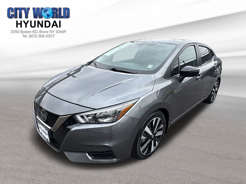 2022 Nissan Versa SR FWD