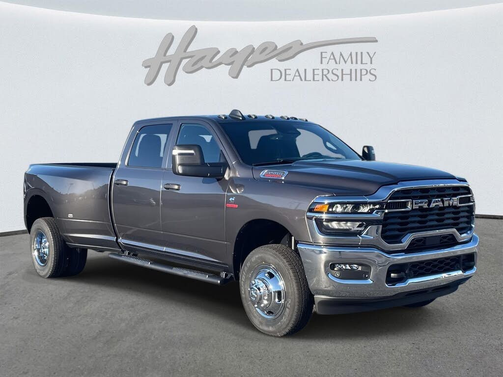 2026 RAM 3500 Tradesman Crew Cab LB DRW 4WD