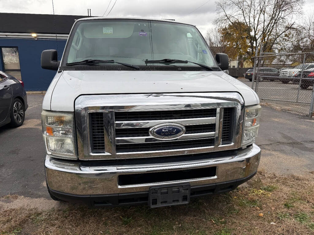 2010 Ford E-Series E-350 XLT Super Duty Extended Passenger Van