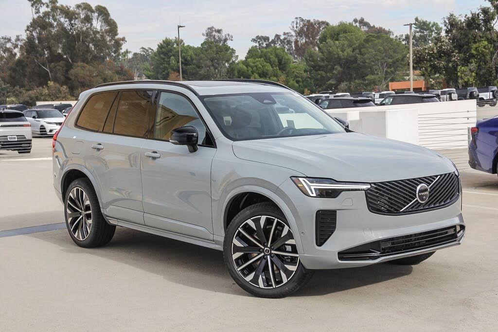 2026 Volvo XC90 B6 Ultra Dark 6-Passenger AWD