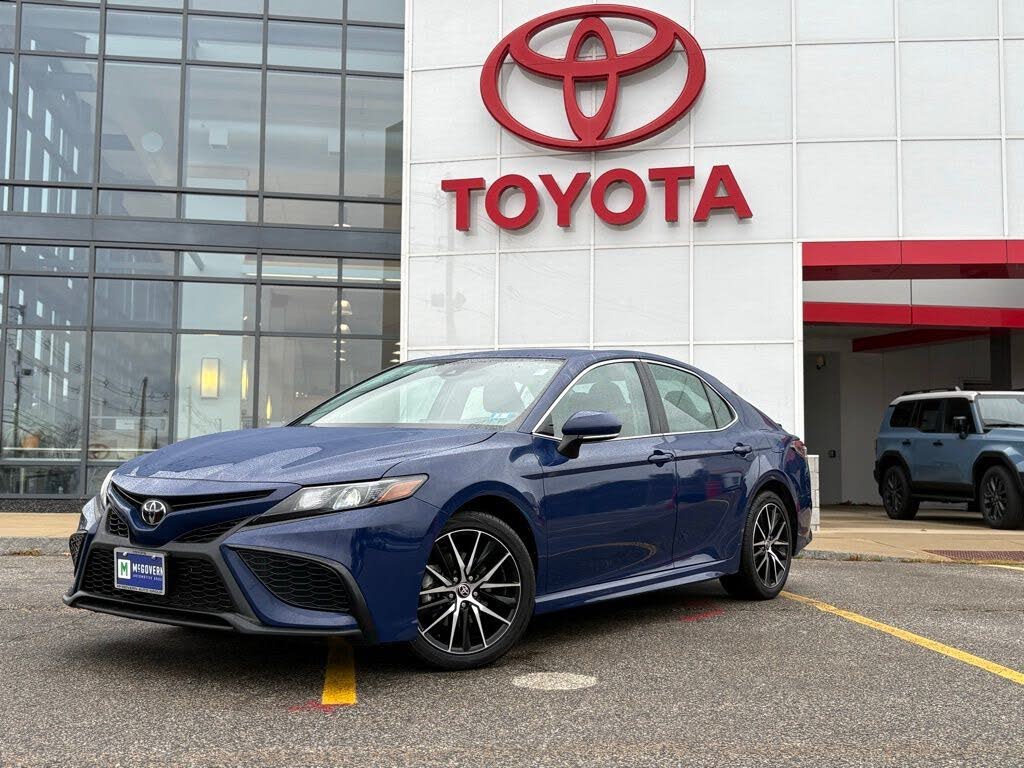 2024 Toyota Camry SE FWD