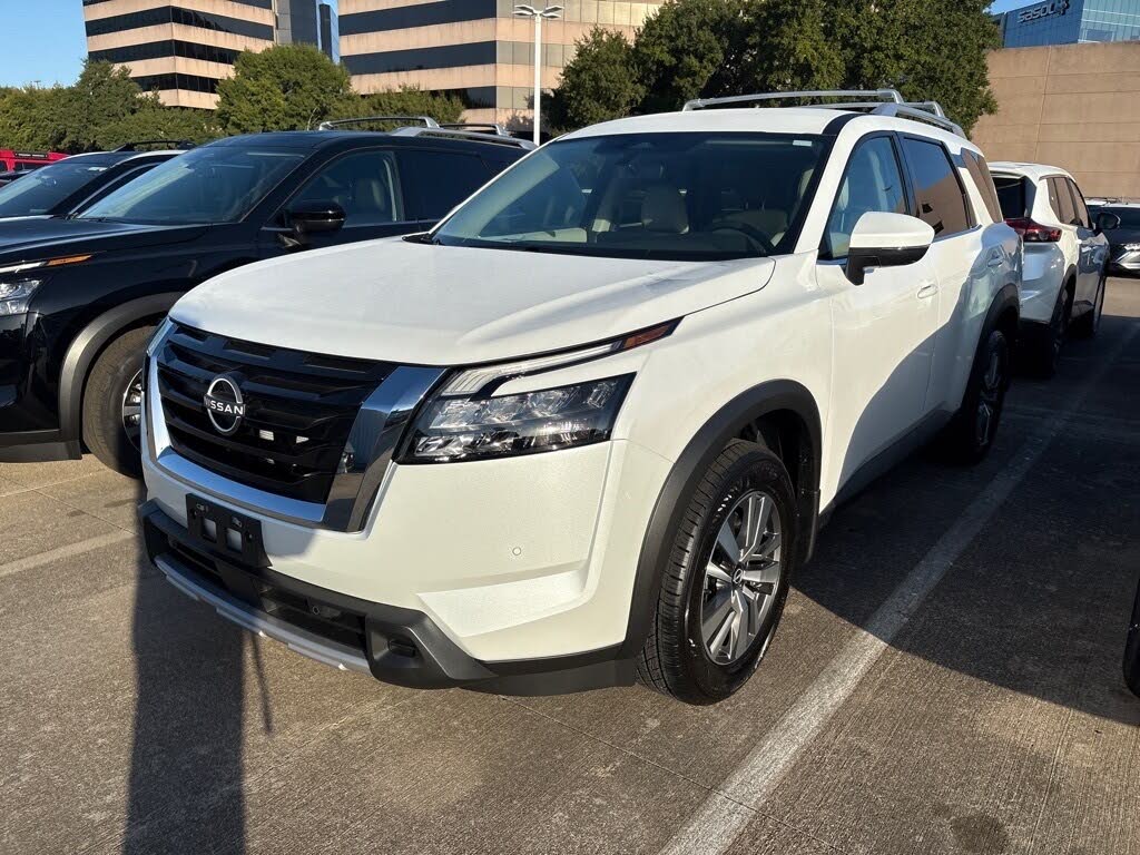 2025 Nissan Pathfinder SL FWD