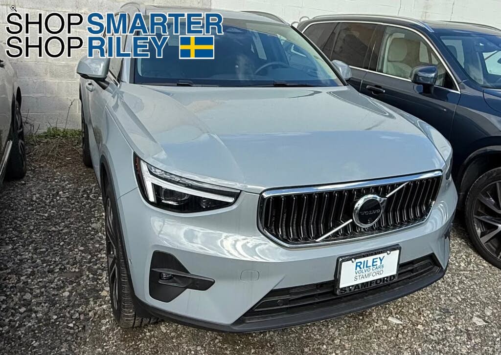 2025 Volvo XC40 B5 Ultra Bright Theme AWD