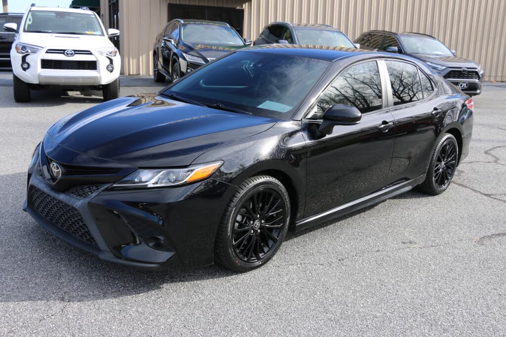 2020 Toyota Camry SE FWD