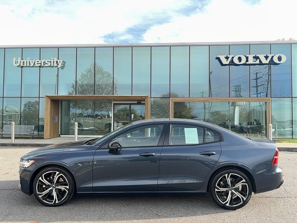 2023 Volvo S60 B5 Core Dark Theme FWD