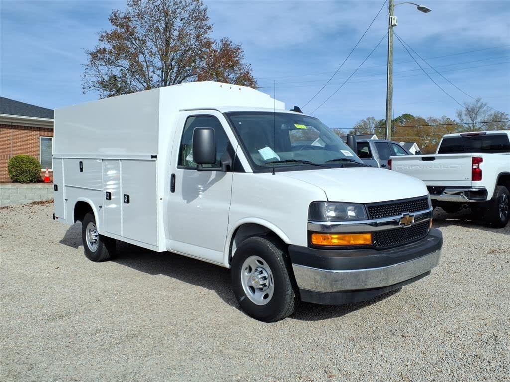 2025 Chevrolet Express Chassis 3500 Cutaway 139