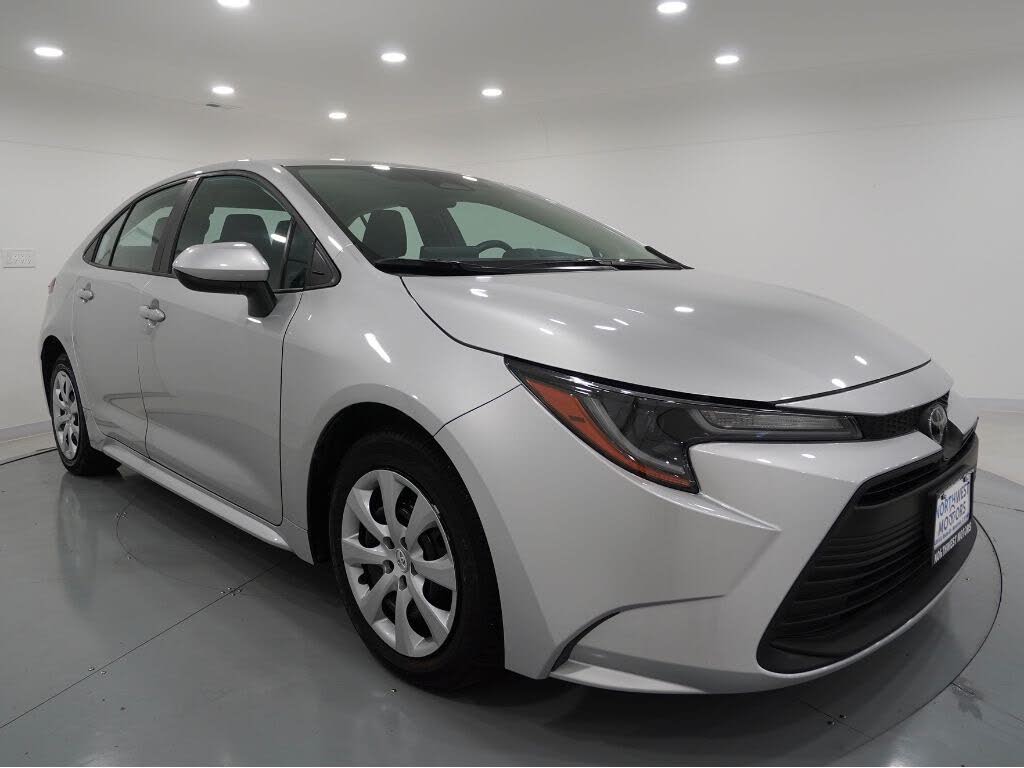 2025 Toyota Corolla LE FWD