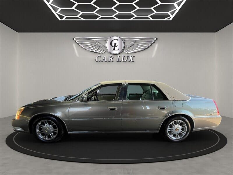 2011 Cadillac DTS Luxury FWD