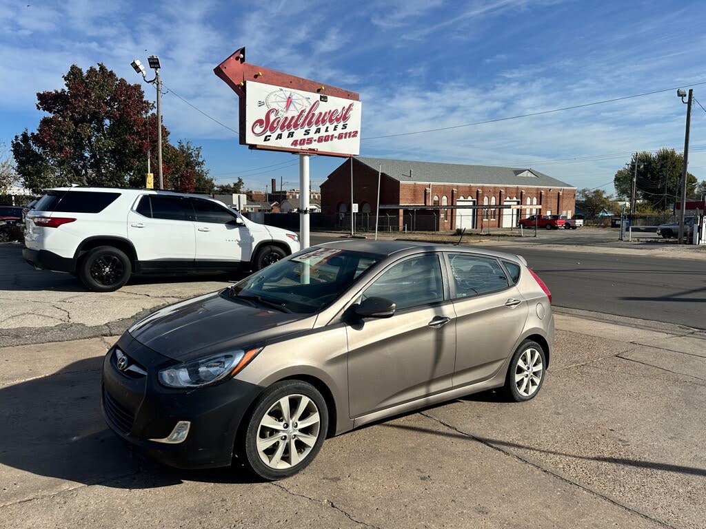 2013 Hyundai Accent GLS 4-Door Hatchback FWD