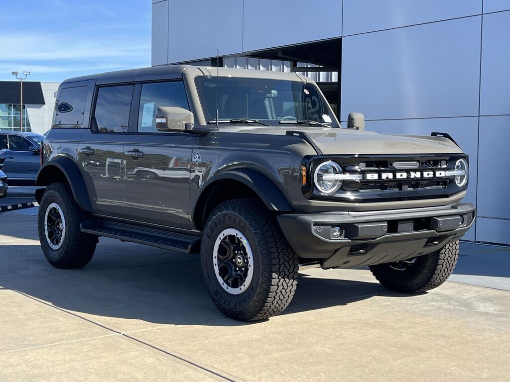 2025 Ford Bronco Outer Banks 4-Door 4WD