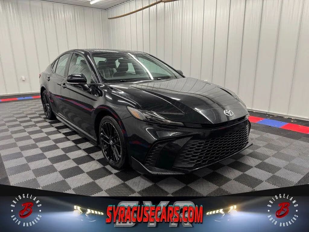 2025 Toyota Camry SE FWD