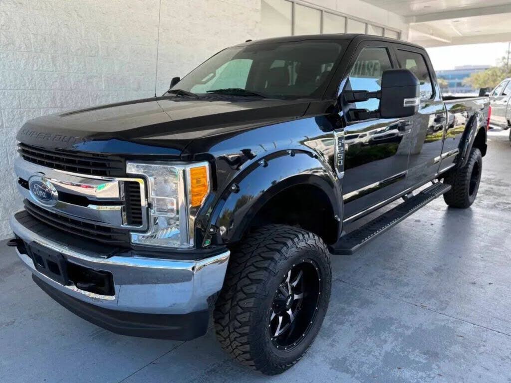 2017 Ford F-250 Super Duty Platinum Crew Cab LB 4WD