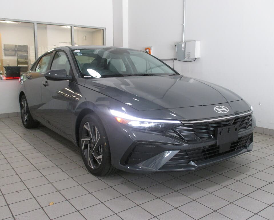 2025 Hyundai Elantra Limited FWD