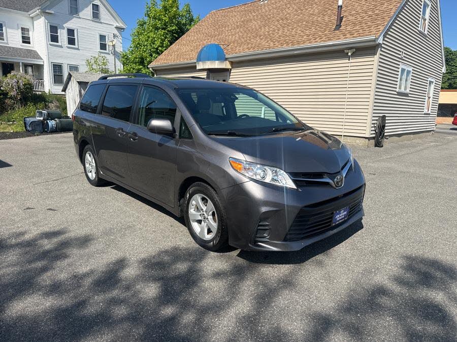 2018 Toyota Sienna XLE 8-Passenger FWD