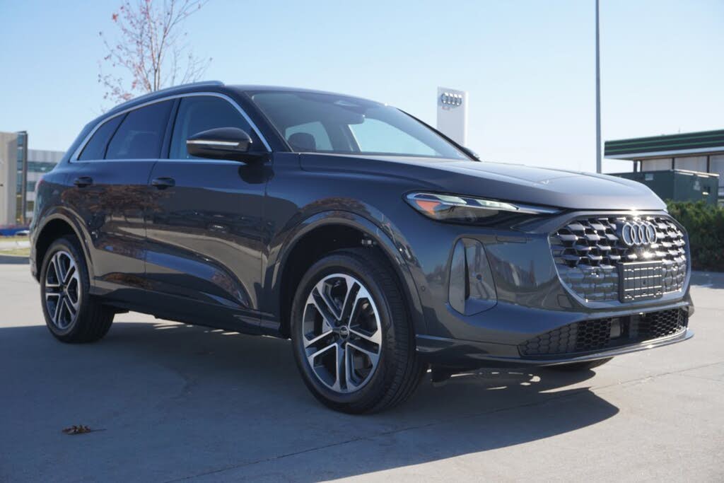 2025 Audi Q5 quattro Premium 40 TFSI