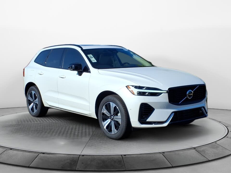 2025 Volvo XC60 Recharge T8 Plus Dark Theme eAWD