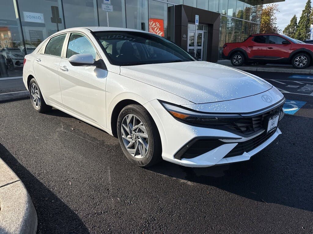 2024 Hyundai Elantra SEL FWD