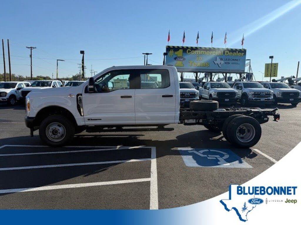 2026 Ford F-350 Super Duty Chassis XL Crew Cab DRW 4WD