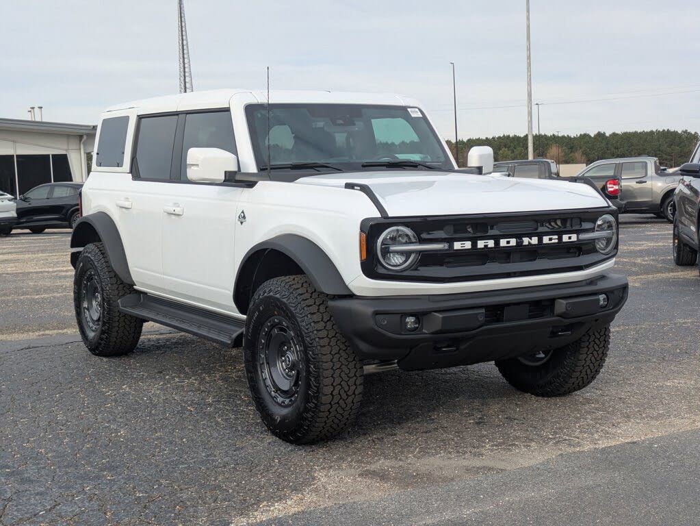 2025 Ford Bronco Outer Banks 4-Door 4WD