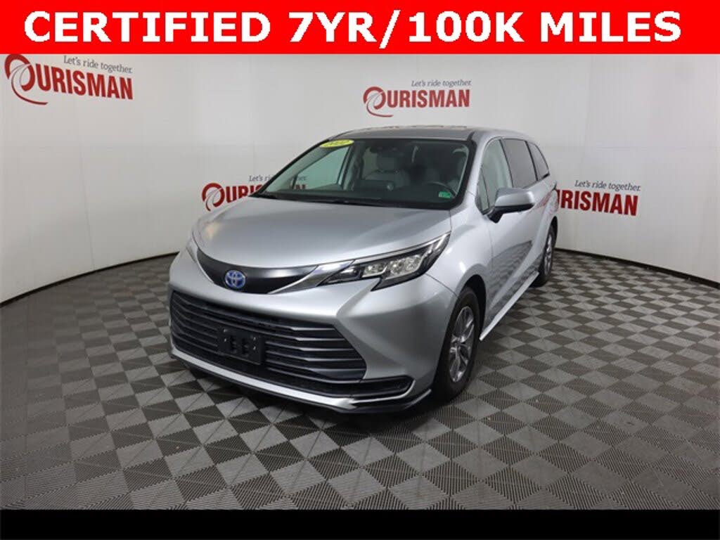 2022 Toyota Sienna LE 8-Passenger FWD