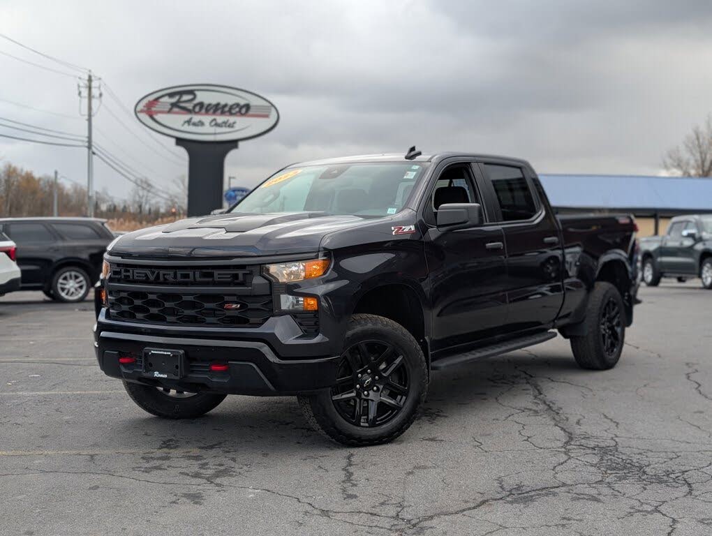 2023 Chevrolet Silverado 1500 Custom Trail Boss Crew Cab 4WD