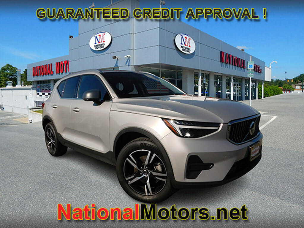 2025 Volvo XC40 B5 Core Bright Theme AWD