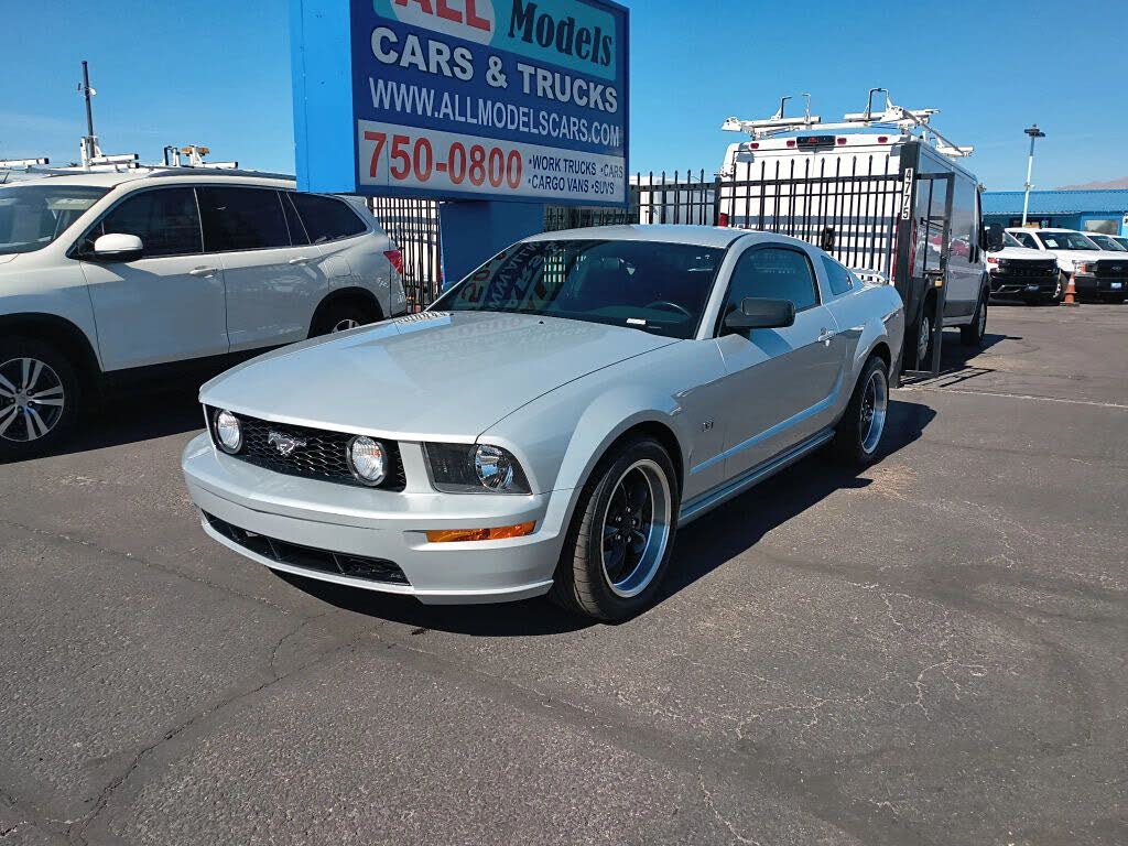 2006 Ford Mustang GT Deluxe Coupe RWD