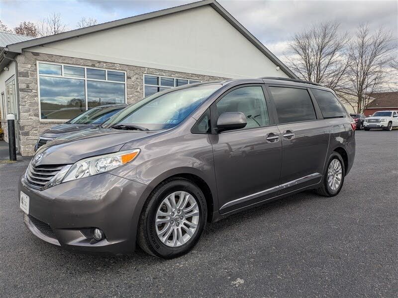 2015 Toyota Sienna XLE 7-Passenger Auto Access Seat