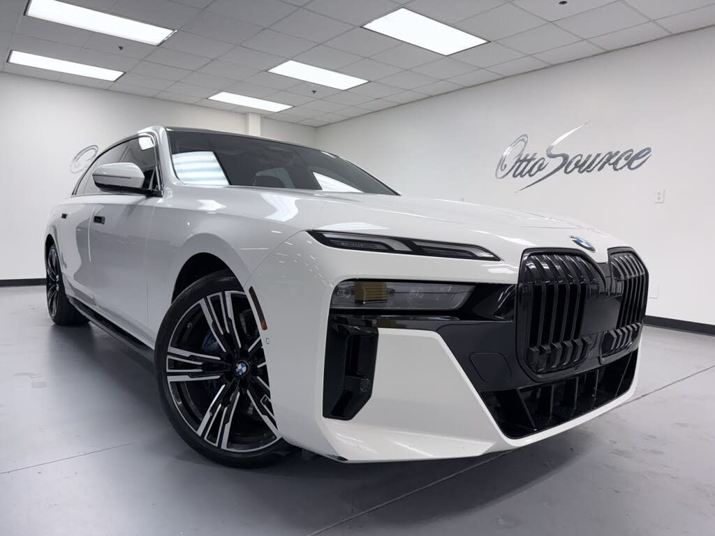 2023 BMW 7 Series 740i RWD