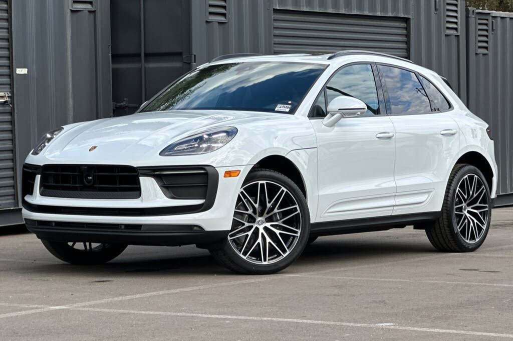 2026 Porsche Macan AWD