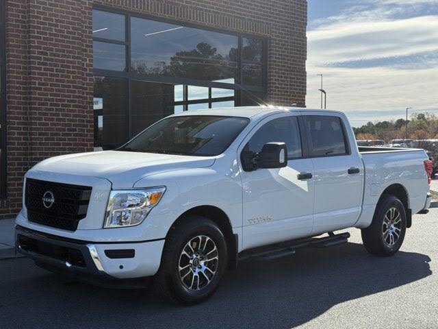 2024 Nissan Titan SV Crew Cab 4WD