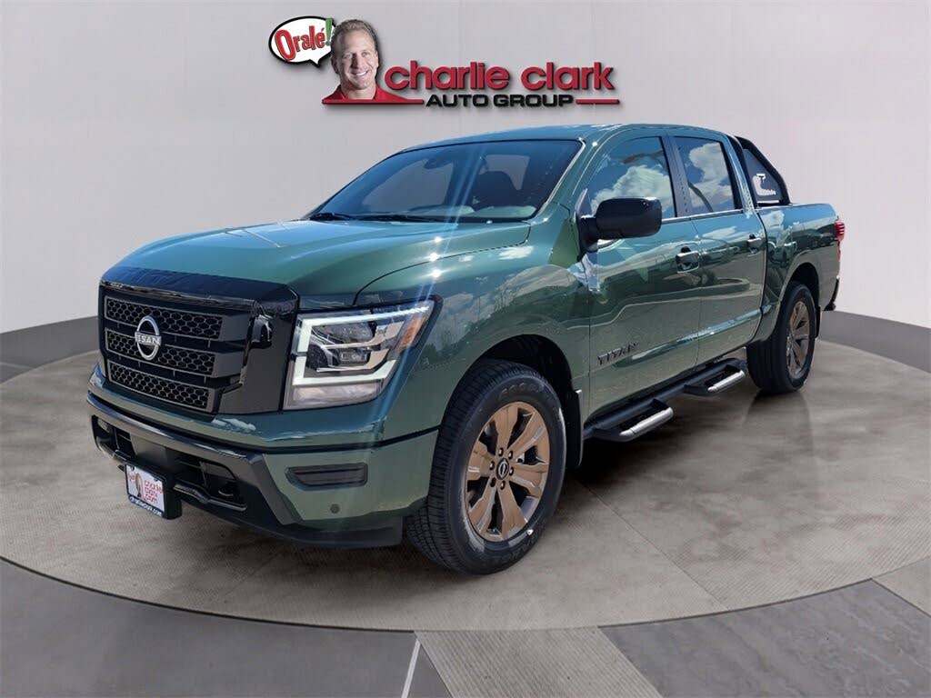 2024 Nissan Titan SV Crew Cab 4WD