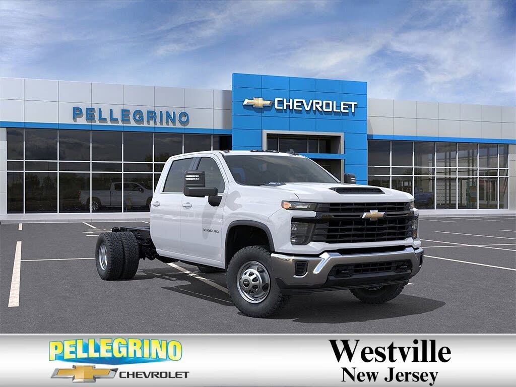 2025 Chevrolet Silverado 3500HD Chassis Work Truck Crew Cab 4WD