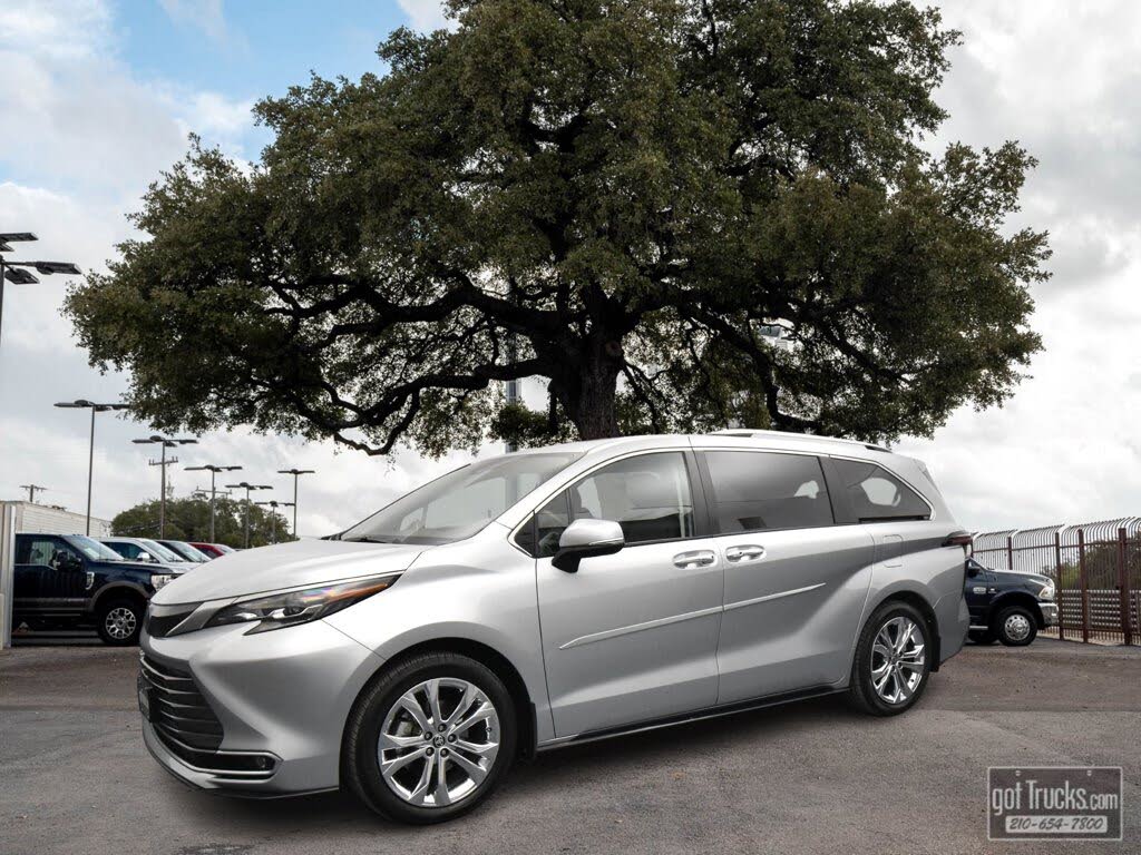 2024 Toyota Sienna Platinum 7-Passenger FWD