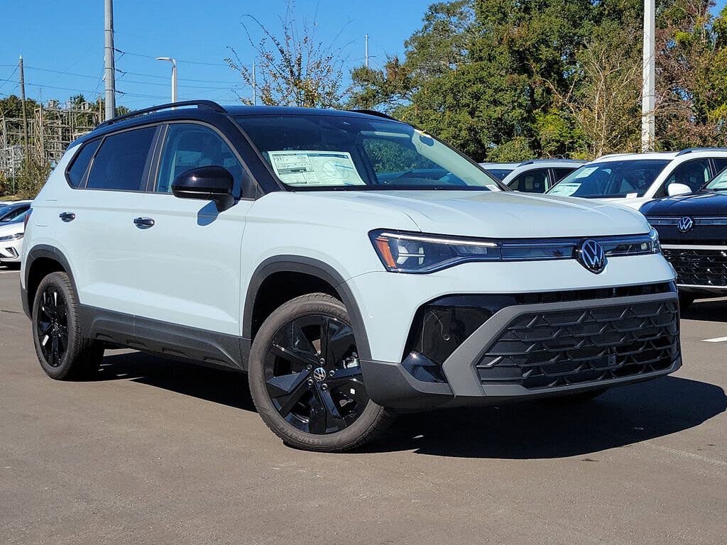 2025 Volkswagen Taos SE Black FWD