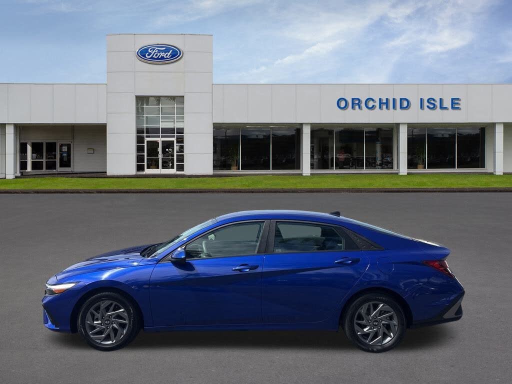 2024 Hyundai Elantra SEL FWD