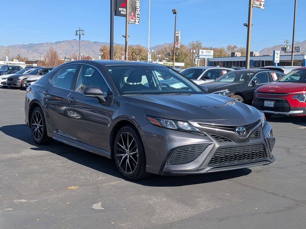 2024 Toyota Camry SE FWD