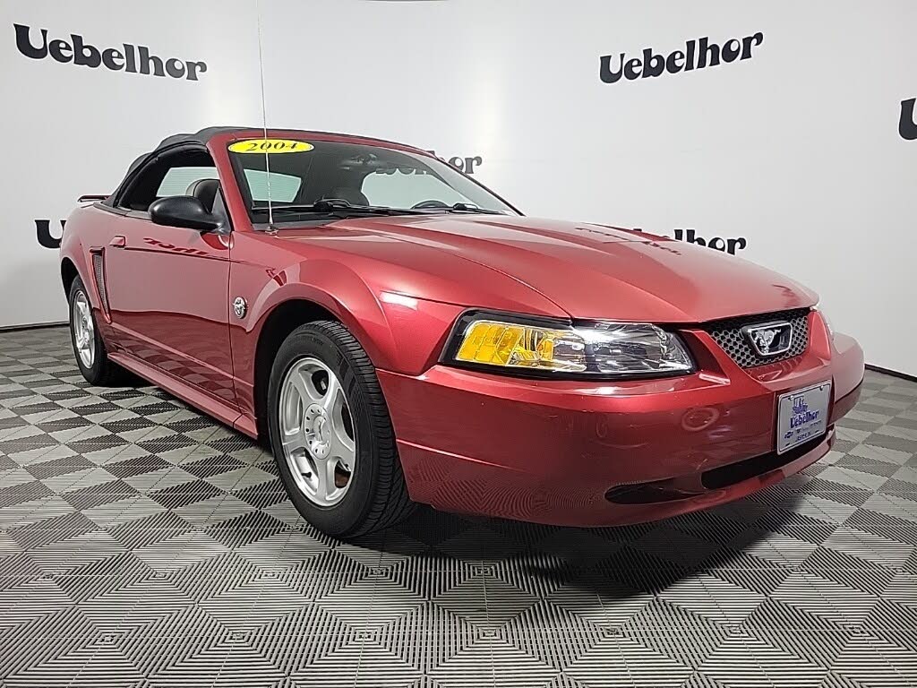 2004 Ford Mustang Deluxe Convertible RWD