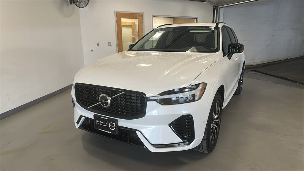 2025 Volvo XC60 B5 Plus Dark Theme AWD