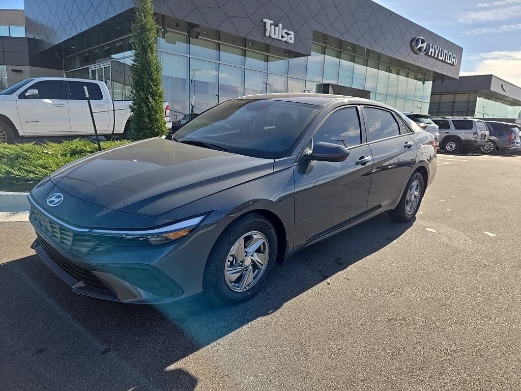 2026 Hyundai Elantra SE FWD