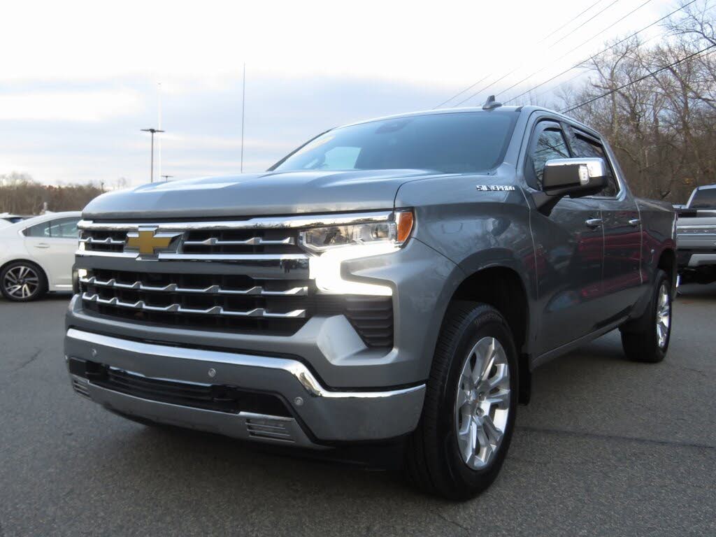 2024 Chevrolet Silverado 1500 LTZ Crew Cab 4WD