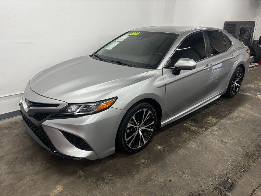 2019 Toyota Camry SE FWD