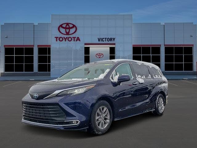 2022 Toyota Sienna XLE 7-Passenger FWD