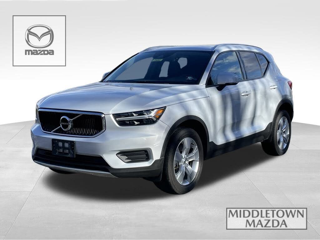 2022 Volvo XC40 T5 Momentum AWD