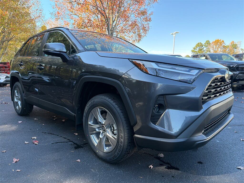 2025 Toyota RAV4 XLE FWD