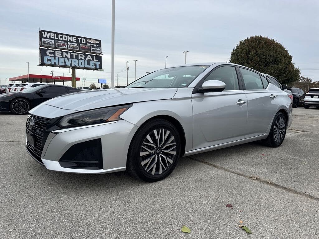 2023 Nissan Altima 2.5 SV FWD